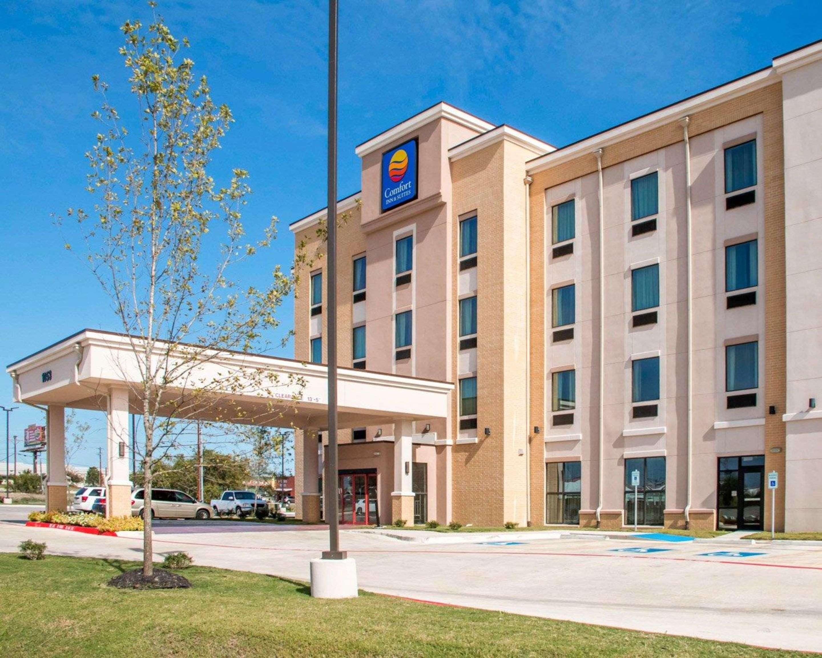 Comfort Inn & Suites San Marcos Exterior photo
