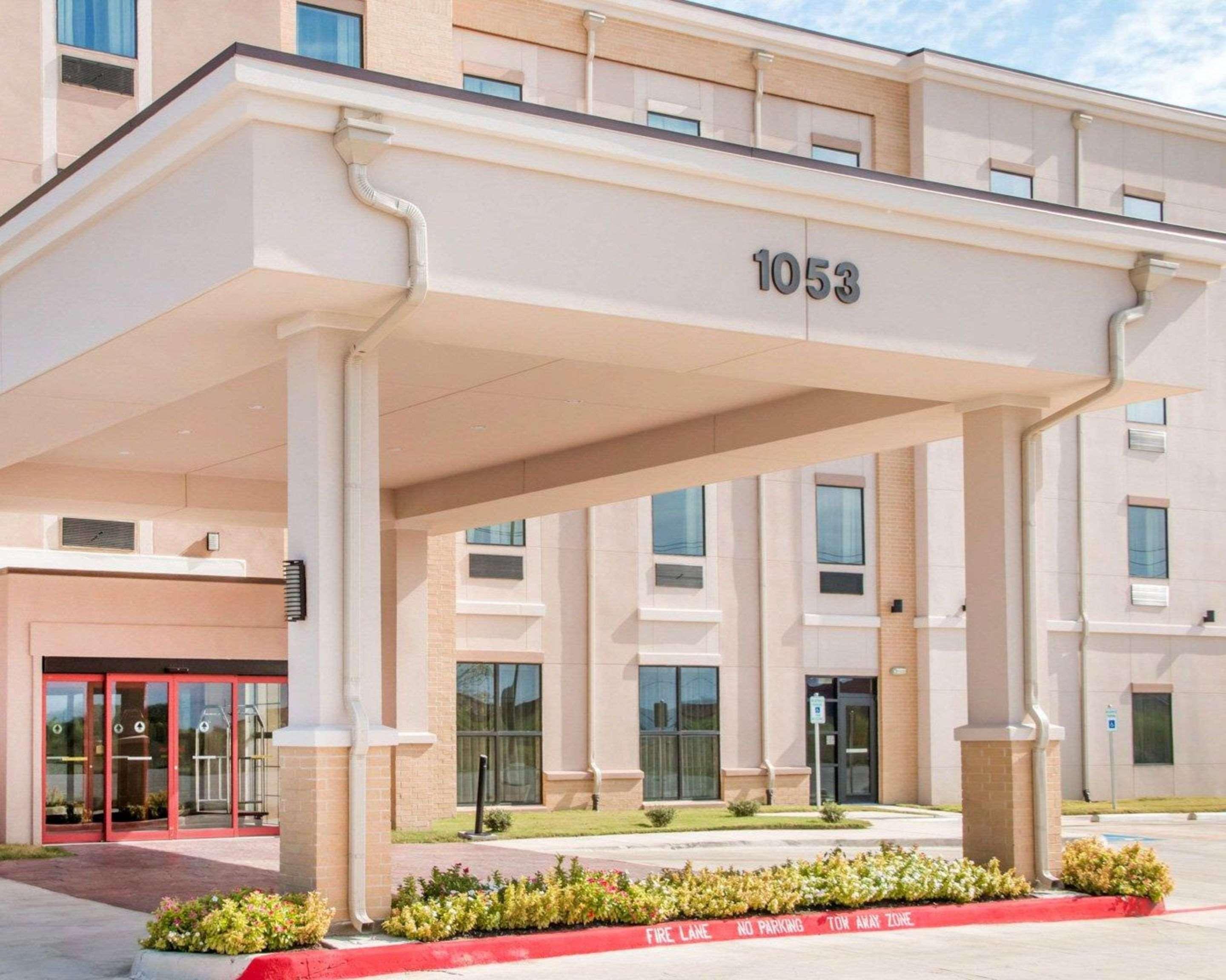 Comfort Inn & Suites San Marcos Exterior photo