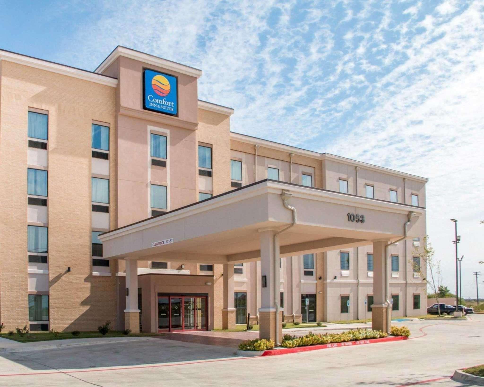 Comfort Inn & Suites San Marcos Exterior photo