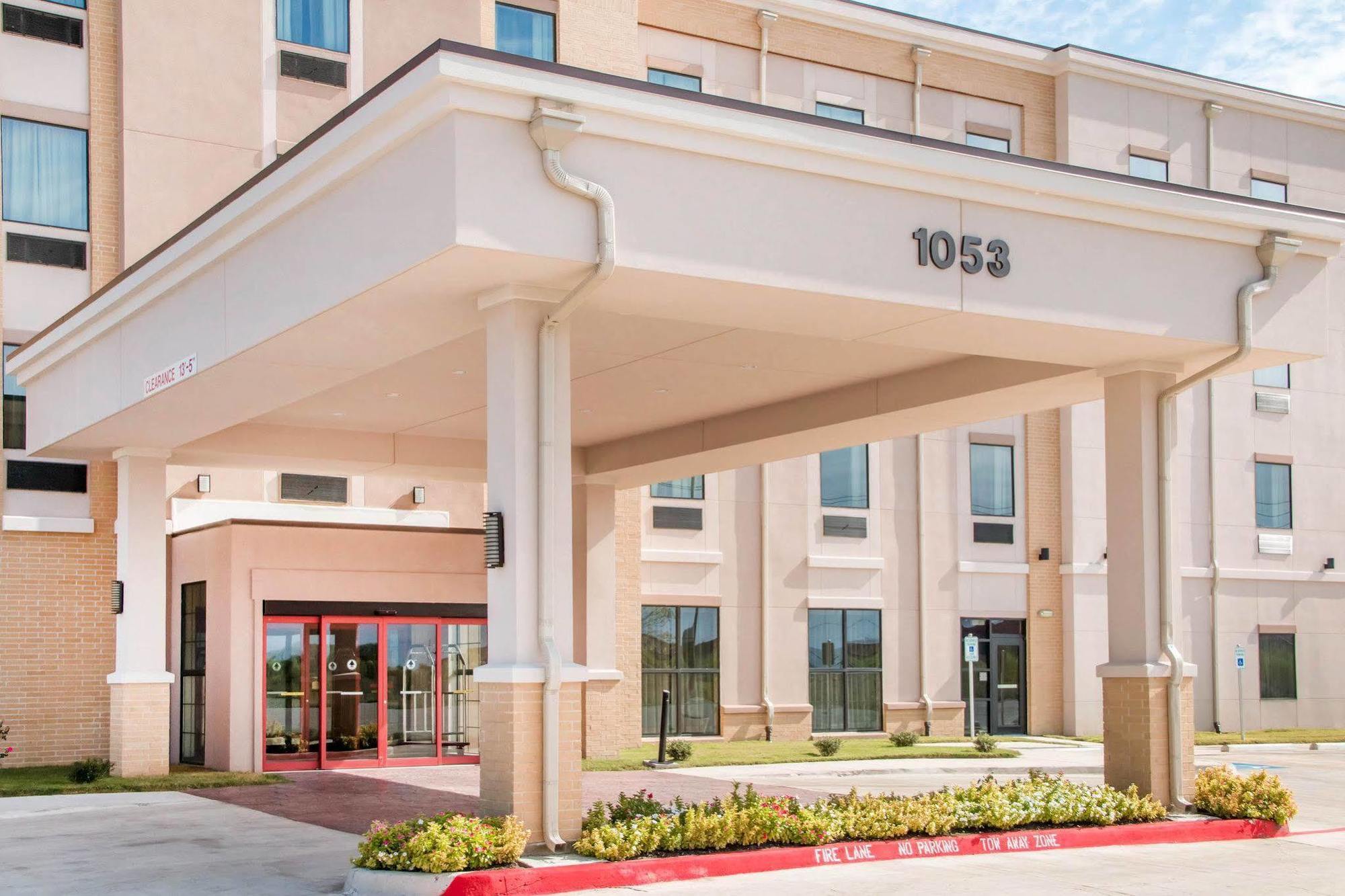 Comfort Inn & Suites San Marcos Exterior photo